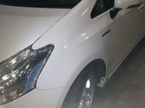 Toyota Prius Alpha 1.8 CVT, 2014, 40 000 км, с пробегом, цена 2 000 000 руб.