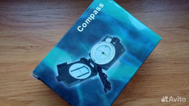 Компас в металлическом корпусе