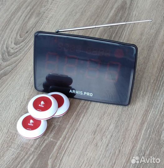 Кнопка вызова официанта и табло отображения вызова