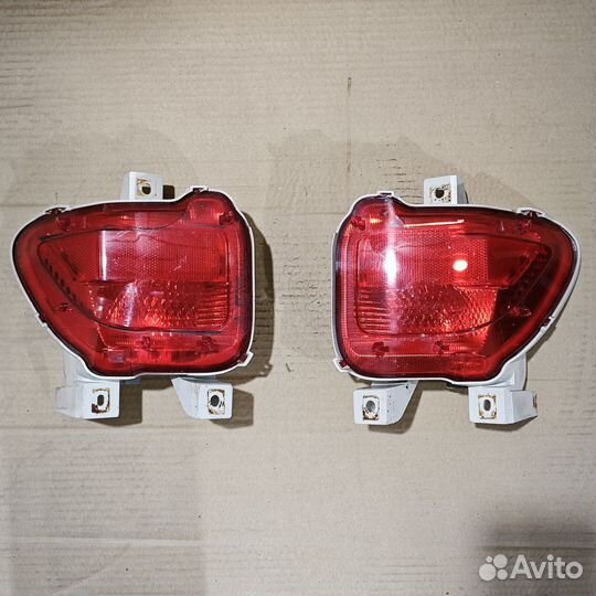 Фонарь задний в бампер Toyota RAV 4 2006-2013