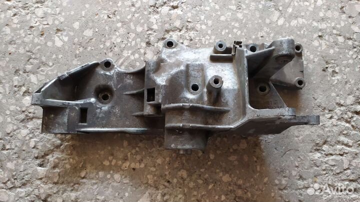 Кронштейн генератора Фольксваген Пассат б5+ 1.8t