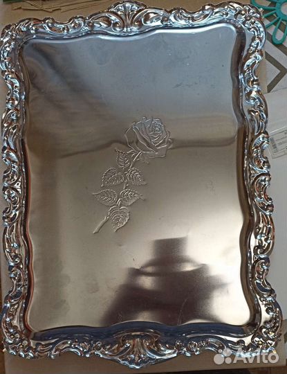 Поднос, салатники, картина, вазы