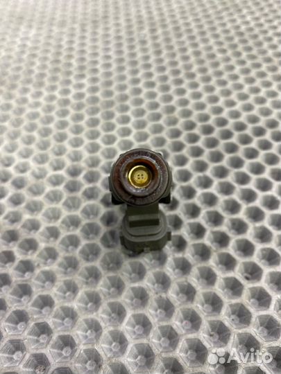 Б/У топливная форсунка Nissan Primera P12 QR20DE