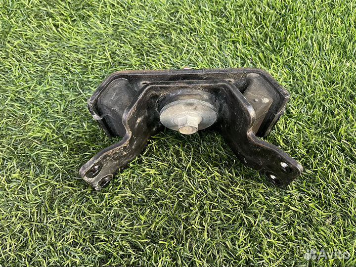 Подушка АКПП задняя Toyota Hilux Surf KDN185