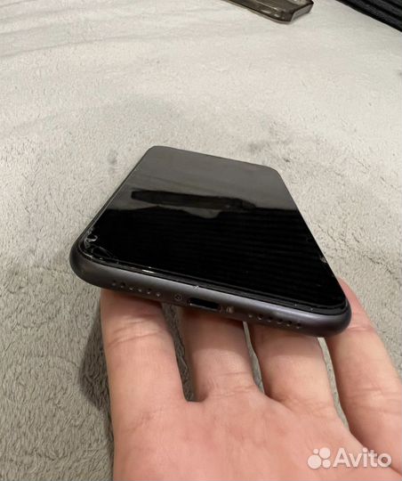 Телефон iPhone 11