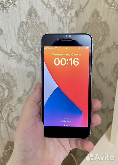 Телефон iPhone SE 2020