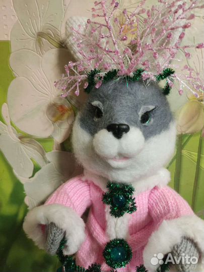 Вязанная игрушка заюшка Снегурушка