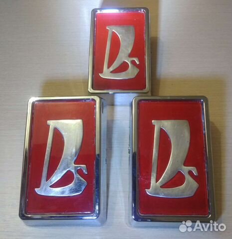 Красная эмблема решётки радиатора ваз 2106(СССР)