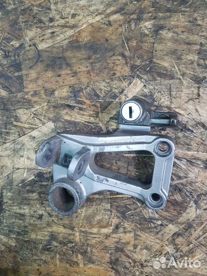 Крепление подножки пассажира правое Kawasaki GPZ40