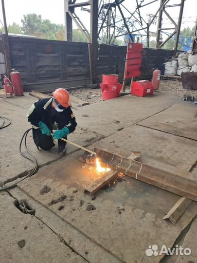 Газорезчик металлолома