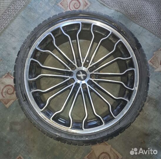 Nokian Tyres Hakka Z 295/30 R22