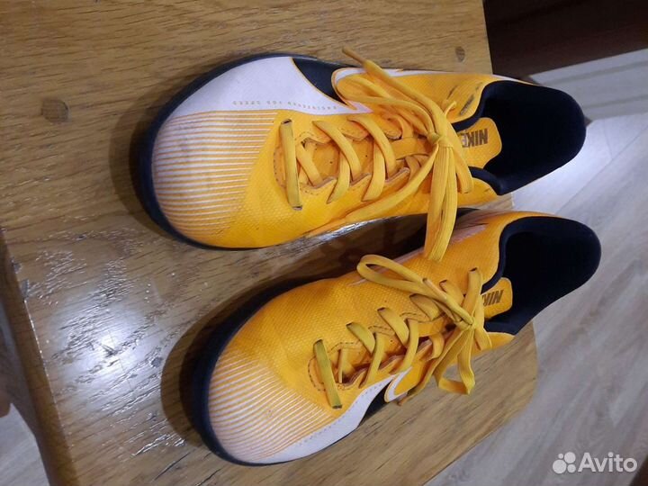 Футбольные бутсы для зала Nike