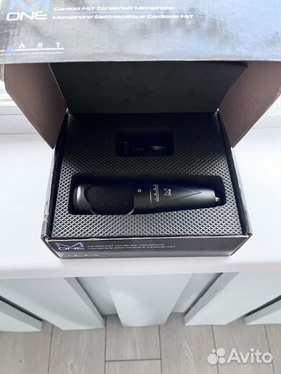 Студийный конденсаторный микрофон