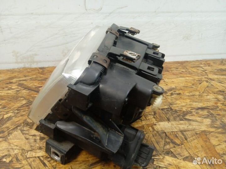 Фара передняя левая Audi A3 8L1 AGU 1998