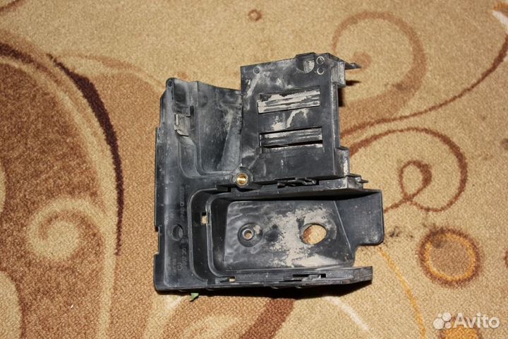 Кронштейн блока предохранителей коммутац. блока VA