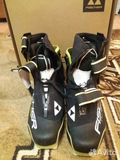 Лыжные ботинки