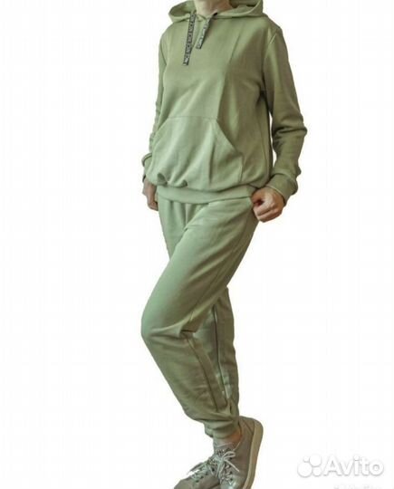 Спортивный костюм женский