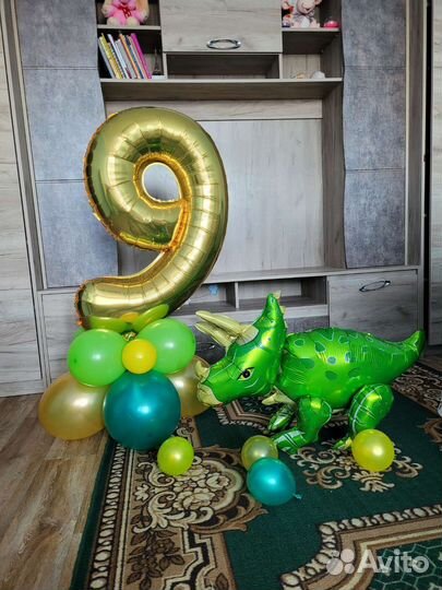 Стойка из шаров с цифрой