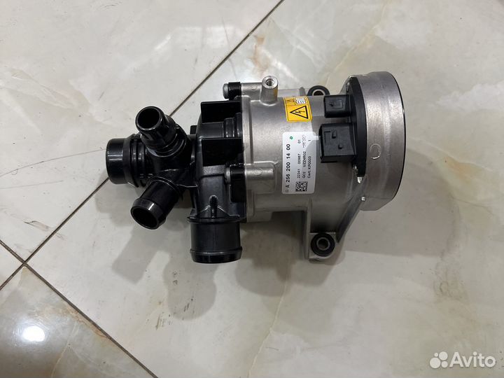 Насос системы охлаждения на Mercedes