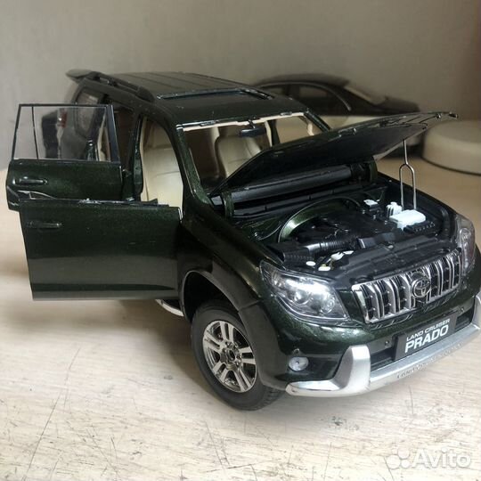 Toyota land cruiser prado 1:18