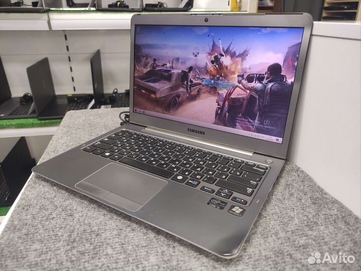 Тонкий ноутбук Samsung i5-3317U