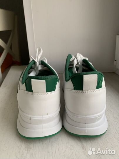 Кроссовки женские