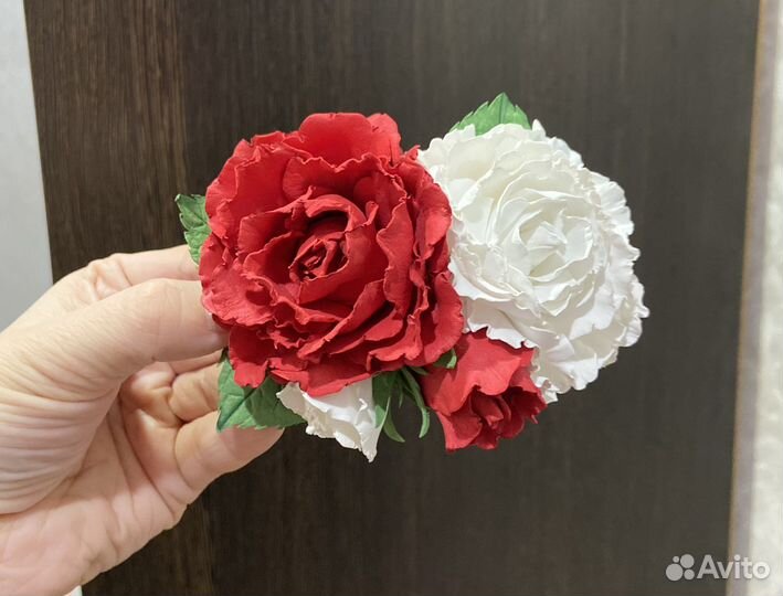Заколка с розами