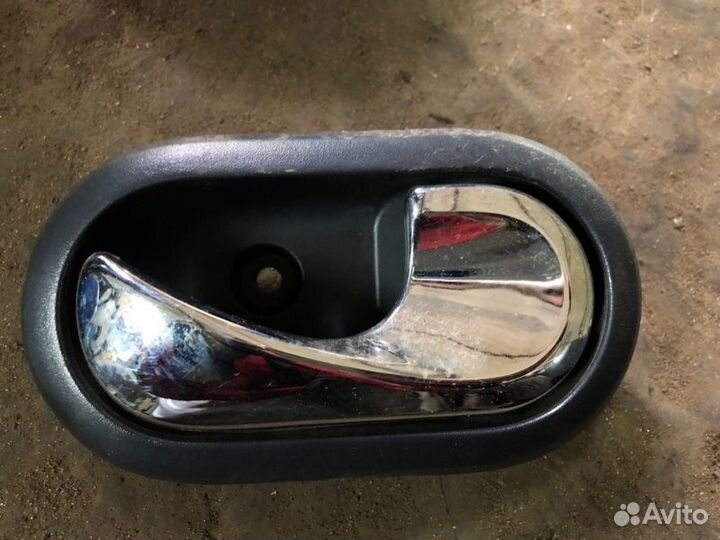 Ручка двери внутренняя задняя правая Nissan