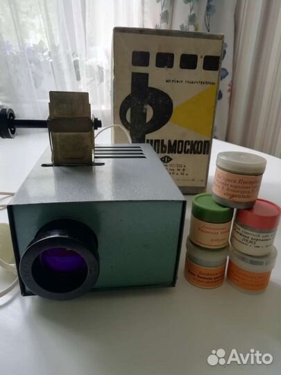 Фильмоскоп и диафильмы в подарок в отл. состоянии