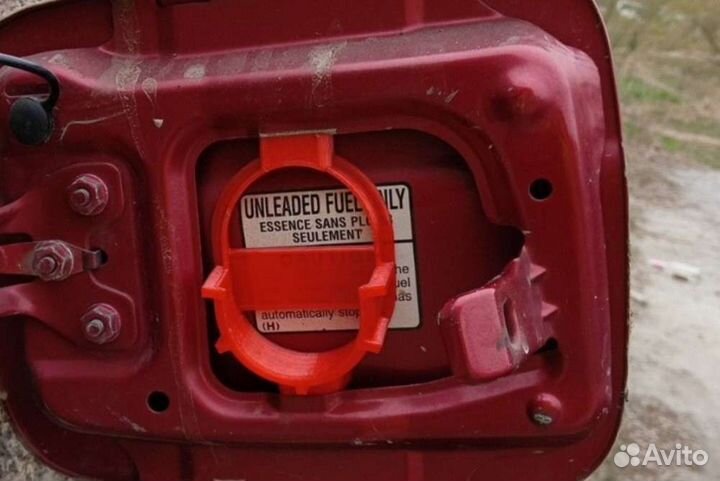 Subaru forester SG, SH держатель крышки бензобака