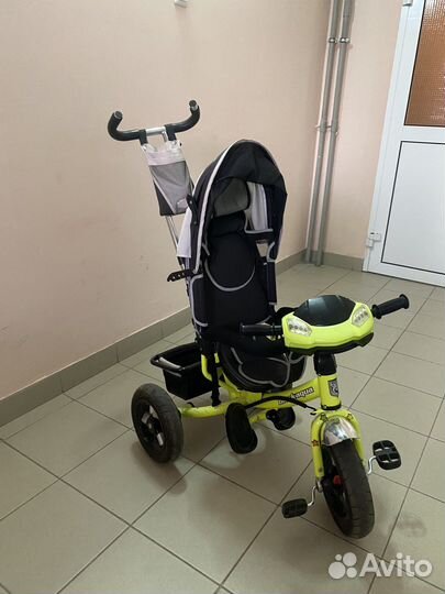 Трехколесный велосипед с ручкой