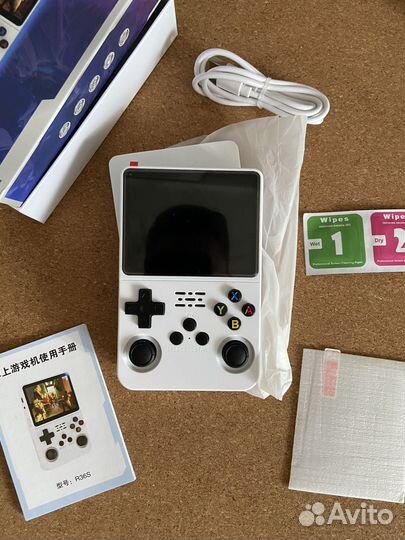 Новая портативная консоль R36s, 64гб