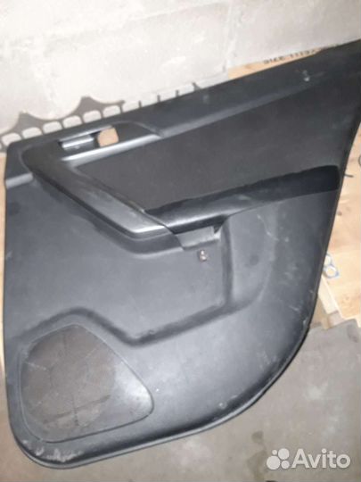 Обшивка задней правой двери киа церато 2.KIA