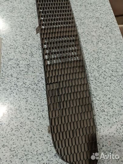 Заглушка(решётка) бампера Nissan Almera N16