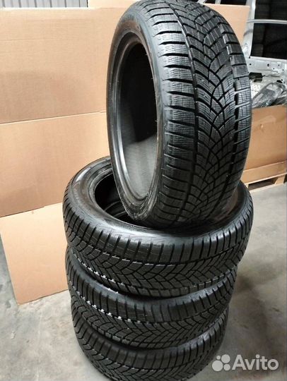 Goodyear UltraGrip 235/50 R19