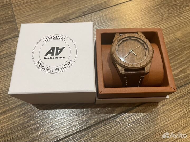 Продаются часы из дерева