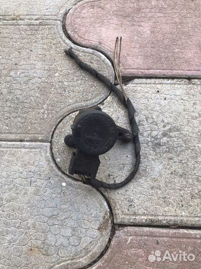 Датчик регулировки наклона фар 010 542 75 17 на Me