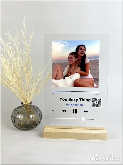 Трек пластинка с оживающим видео на стекле