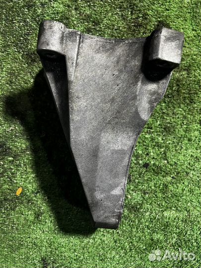 Кронштейн двигателя Ford Transit 2.4 2005г