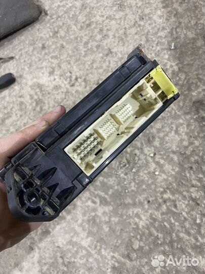 Блок предохранителей Toyota land cruiser 200