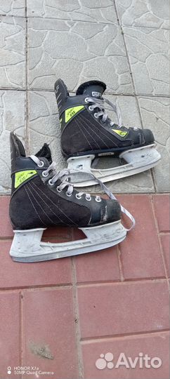 Коньки хоккейные