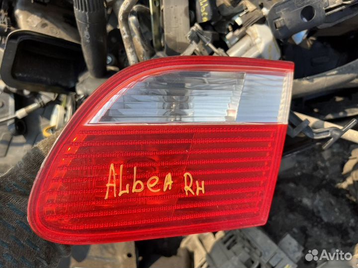 Фонарь в крышку багажника задний Fiat Albea