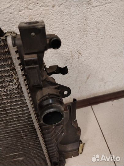 Радиатор охлаждения двигателя Volvo хс60 XC70