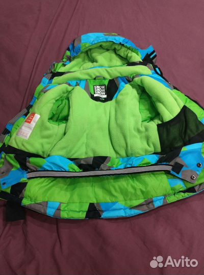 Продам зимнию куртку на мальчика рост 122