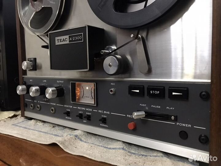 Катушечный магнитофон Teac A-2300