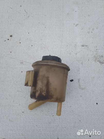 Бачок гур Nissаn Рrimеra Ниcсан Пpимepa P11