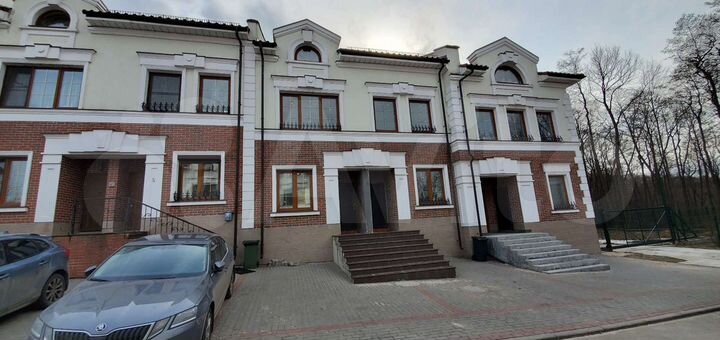 Дом 208 м² на участке 1,1 сот.