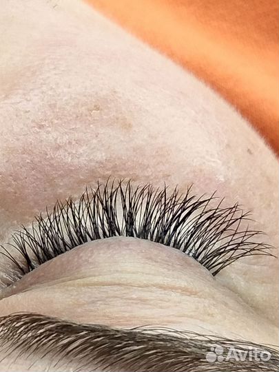 Модель наращивание ресниц