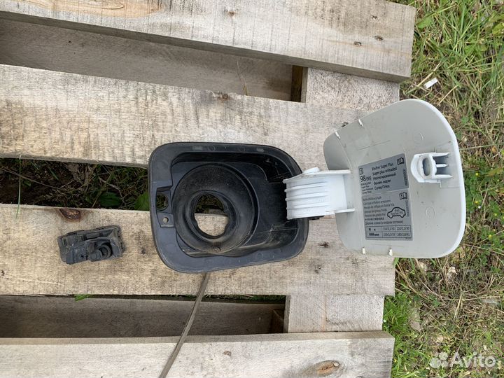 Лючек бензобака фольксваген джетта 2013