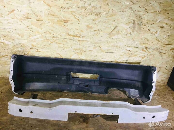 Бампер задний sedan nissan Skyline HR33 Белыйусили